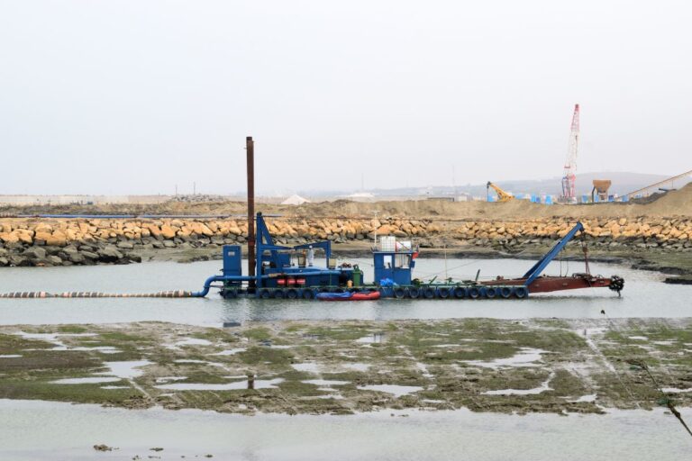 Challenges and Solutions in Large-Scale Reservoir Dredging Operations
