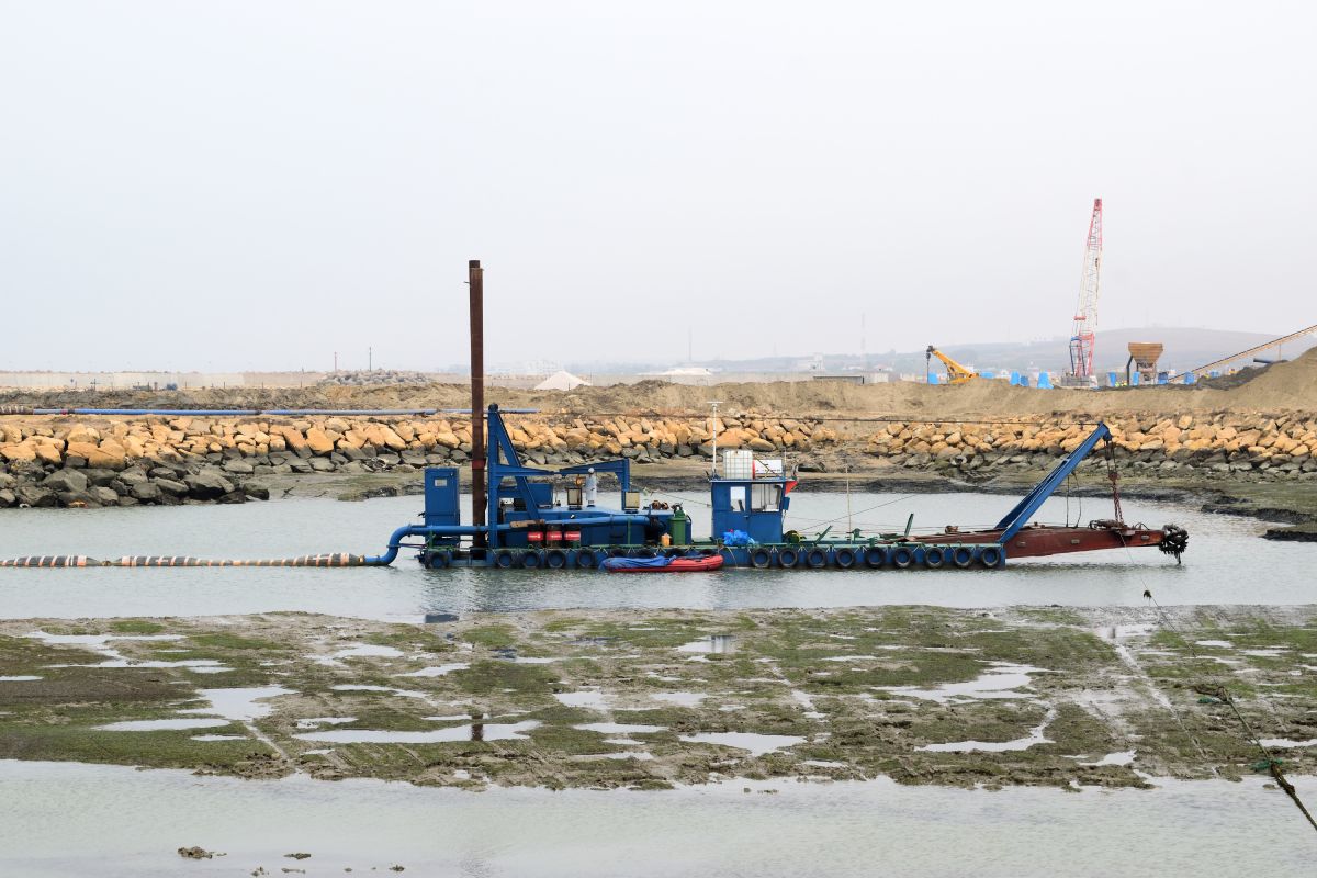 Challenges and Solutions in Large-Scale Reservoir Dredging Operations